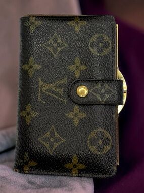 Louis Vuitton Monogram Vintage Kisslock Wallet
